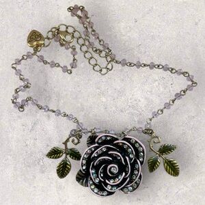 BETSEY JOHNSON Gold-Tone Rose Necklace w Rhinestones and Pink Beading RARE